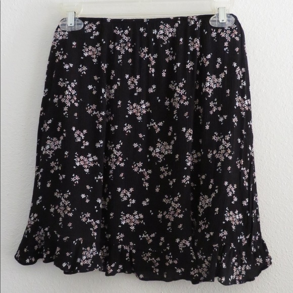 Abercrombie & Fitch Ruffle Hem Mini Skirt Size: L - Picture 3 of 5